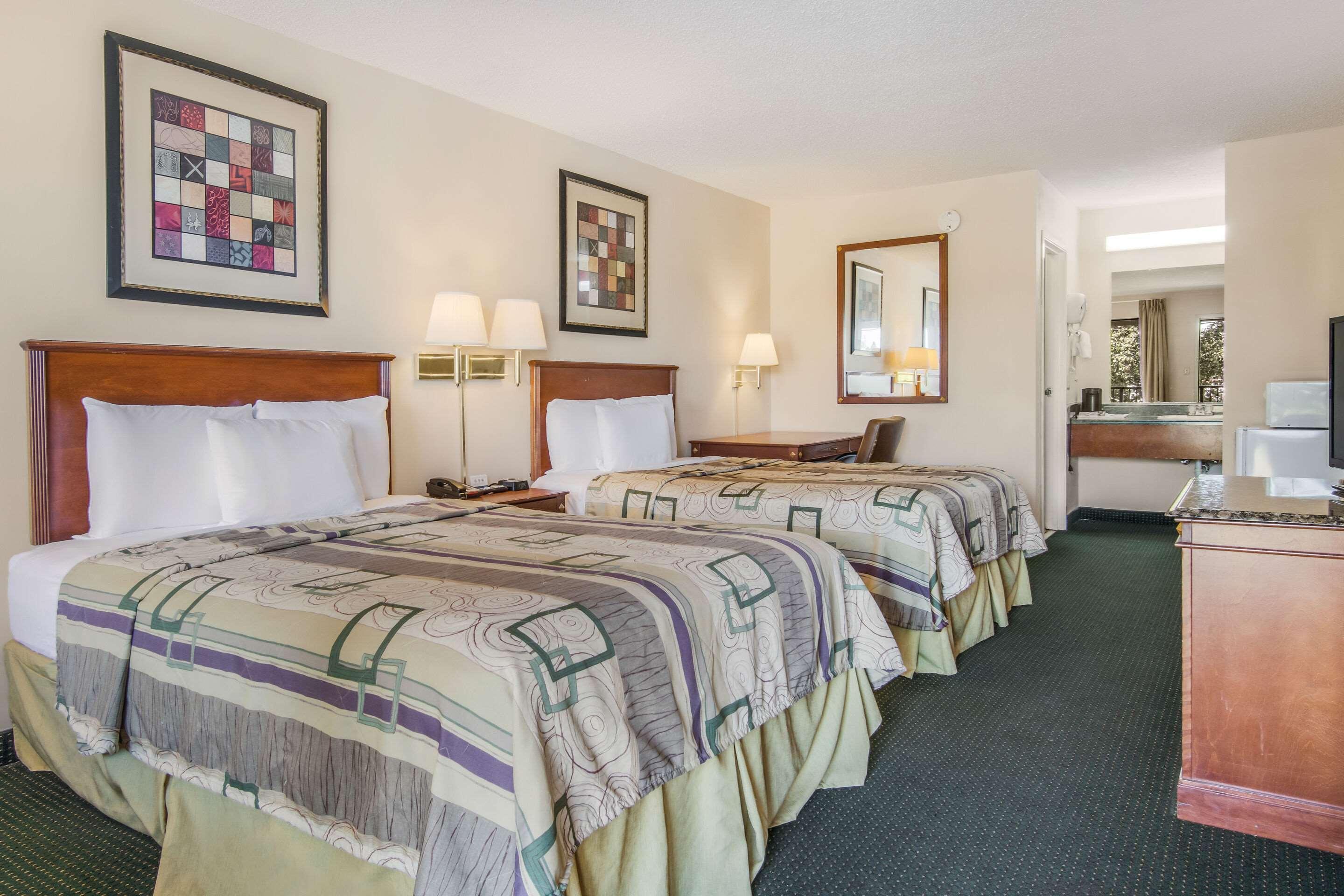 Rodeway Inn & Suites Dublin Exterior foto